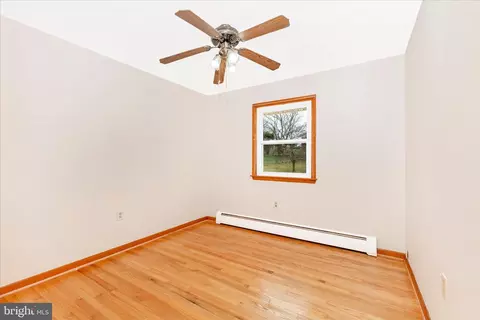 Bedroom - 10223 Liberty Rd, Frederick, MD 21701 photo 6 of 8
