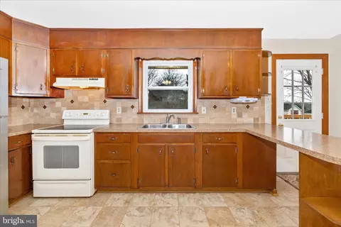 Kitchen - 10223 Liberty Rd, Frederick, MD 21701 photo 4 of 6