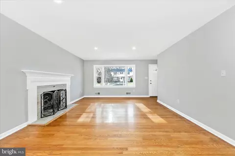 Living - 713 Northside Dr, Frederick, MD 21701 photo 6 of 8