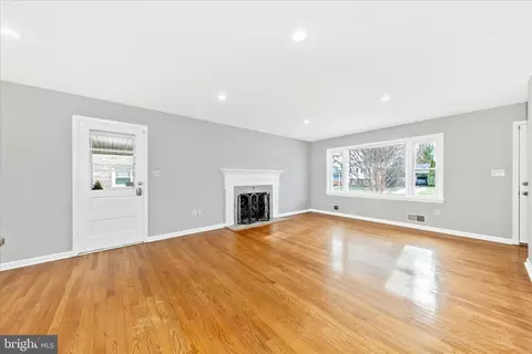 Living - 713 Northside Dr, Frederick, MD 21701 photo 5 of 8