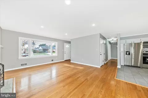 Living - 713 Northside Dr, Frederick, MD 21701 photo 4 of 8