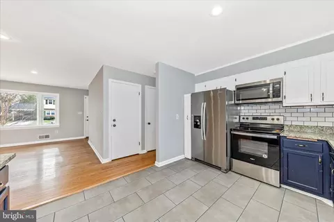 Entry Way - 713 Northside Dr, Frederick, MD 21701 photo 2 of 4
