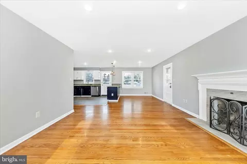 Living - 713 Northside Dr, Frederick, MD 21701 photo 2 of 8