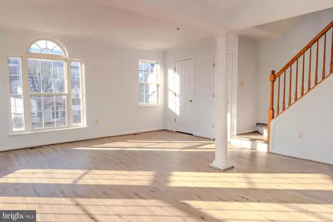 Living - 2011 Weitzel Ct, Frederick, MD 21702 photo 2 of 8