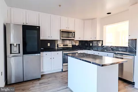 Kitchen - 2011 Weitzel Ct, Frederick, MD 21702 photo 4 of 6