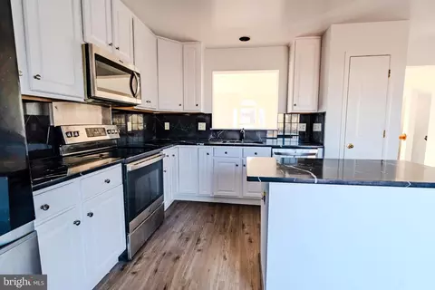 Kitchen - 2011 Weitzel Ct, Frederick, MD 21702 photo 3 of 6