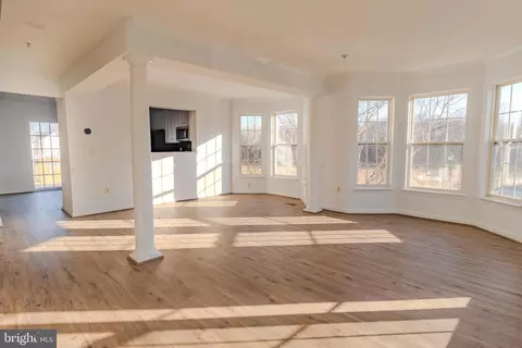Living - 2011 Weitzel Ct, Frederick, MD 21702 photo 4 of 8
