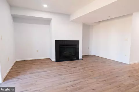 Living - 2011 Weitzel Ct, Frederick, MD 21702 photo 5 of 8