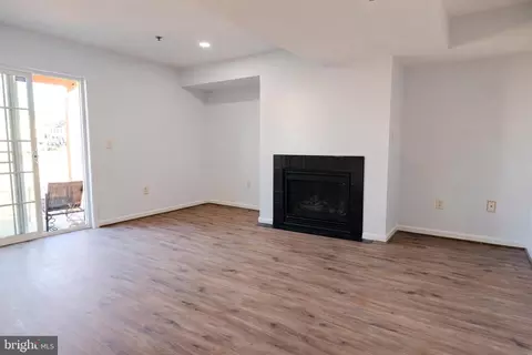 Living - 2011 Weitzel Ct, Frederick, MD 21702 photo 6 of 8