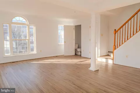 Living - 2011 Weitzel Ct, Frederick, MD 21702 photo 3 of 8