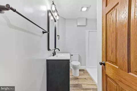 Bath - 8317 Hollow Rd, Middletown, MD 21769 photo 1 of 3