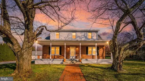 Exterior - 8317 Hollow Rd, Middletown, MD 21769 photo 2 of 10