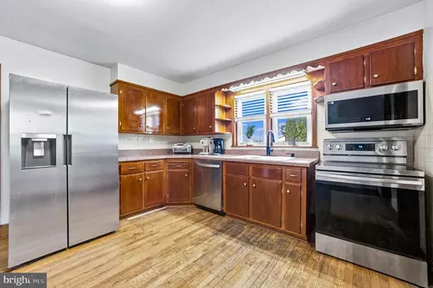 Kitchen - 8317 Hollow Rd, Middletown, MD 21769 photo 2 of 3