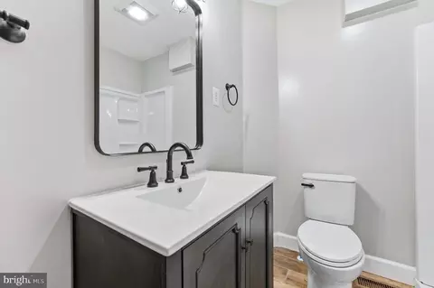 Bath - 8317 Hollow Rd, Middletown, MD 21769 photo 2 of 3