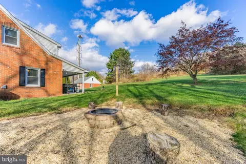 Exterior - 8317 Hollow Rd, Middletown, MD 21769 photo 8 of 10