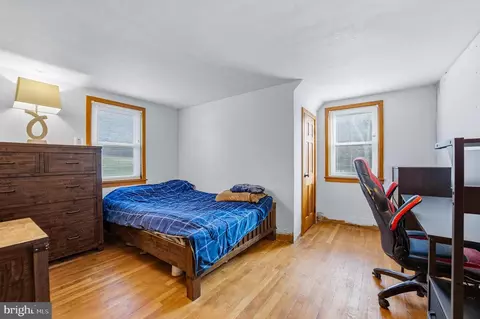 Bedroom - 8317 Hollow Rd, Middletown, MD 21769 photo 2 of 8
