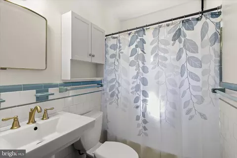 Bath - 502 Biggs Ave, Frederick, MD 21702 photo 1 of 1