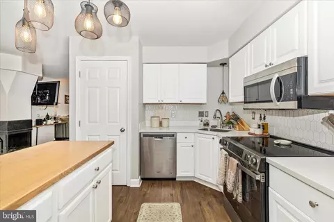 Kitchen - 6131 Baldridge Ter, Frederick, MD 21701 photo 4 of 5
