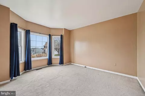 Living - 8908 Broad Branch Ct, Frederick, MD 21704 photo 5 of 10
