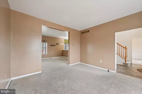 Living - 8908 Broad Branch Ct, Frederick, MD 21704 photo 7 of 10