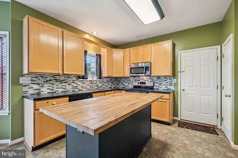 Kitchen - 8908 Broad Branch Ct, Frederick, MD 21704 photo 3 of 5