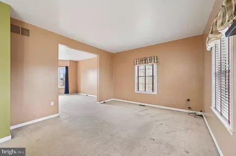 Living - 8908 Broad Branch Ct, Frederick, MD 21704 photo 3 of 10
