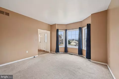 Living - 8908 Broad Branch Ct, Frederick, MD 21704 photo 6 of 10