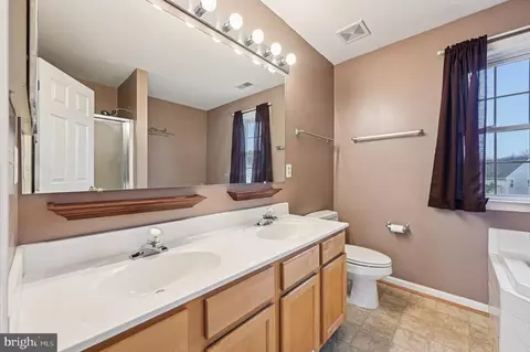 Bath - 8908 Broad Branch Ct, Frederick, MD 21704 photo 2 of 3