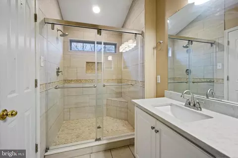 Bath - 2075 Buell Dr, Frederick, MD 21702 photo 2 of 4