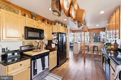 Kitchen - 8939 Hawbottom Rd, Middletown, MD 21769 photo 2 of 2