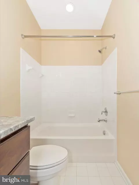 Bath - 9537 Hyde Pl, Frederick, MD 21704 photo 4 of 4