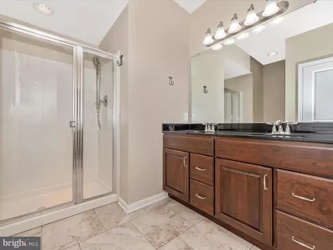 Bath - 9537 Hyde Pl, Frederick, MD 21704 photo 2 of 4
