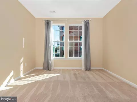 Bedroom - 9537 Hyde Pl, Frederick, MD 21704 photo 8 of 10