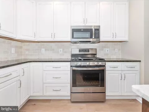 Kitchen - 9537 Hyde Pl, Frederick, MD 21704 photo 4 of 7