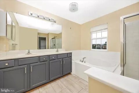 Bath - 100 Featherstone Pl, Frederick, MD 21702 photo 1 of 2