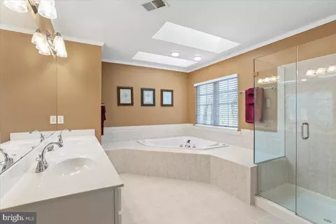 Bath - 3664 Byron Cir, Frederick, MD 21704 photo 2 of 6