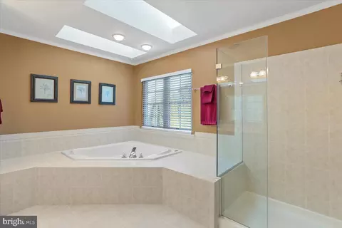 Bath - 3664 Byron Cir, Frederick, MD 21704 photo 3 of 6