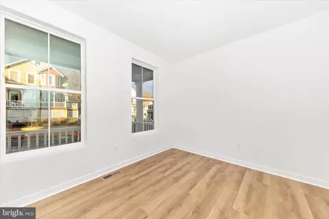 28 E C St, Brunswick, MD 21716 photo 4