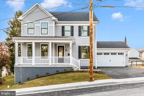 28 E C St, Brunswick, MD 21716
