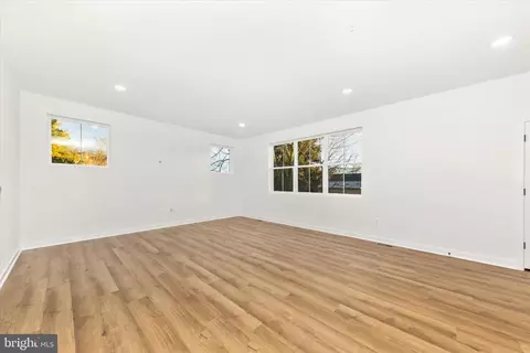 28 E C St, Brunswick, MD 21716 photo 8