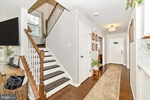 6806 Hawes Ct, Frederick, MD 21702 photo 4