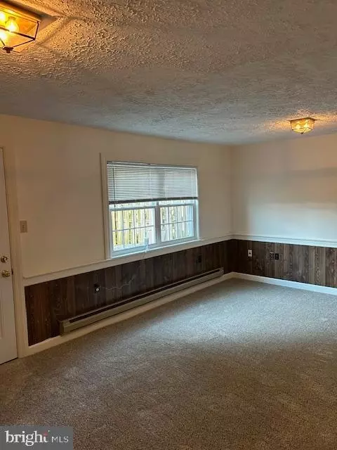 Living - 1752 Springfield Ln, Frederick, MD 21702 photo 3 of 3
