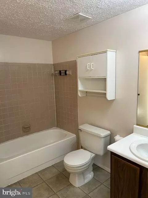 Bath - 1752 Springfield Ln, Frederick, MD 21702 photo 2 of 2