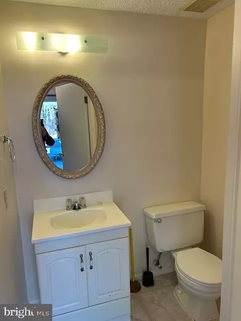Bath - 1752 Springfield Ln, Frederick, MD 21702 photo 1 of 2