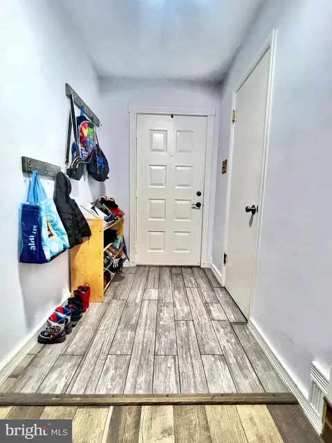 Entry Way - 6852 Carnation Cir, Frederick, MD 21703 photo 3 of 4