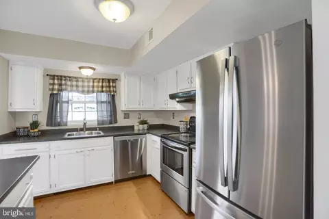 Kitchen - 5737 Sunset View Ln, Frederick, MD 21703 photo 6 of 6