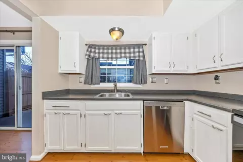 Kitchen - 5737 Sunset View Ln, Frederick, MD 21703 photo 4 of 6