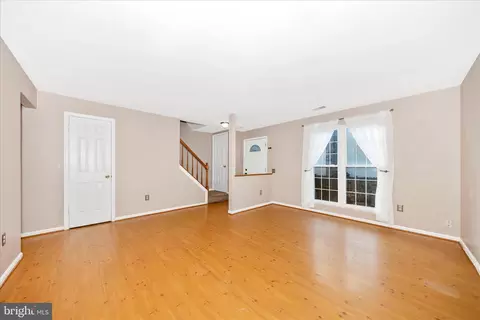 Living - 5737 Sunset View Ln, Frederick, MD 21703 photo 2 of 4
