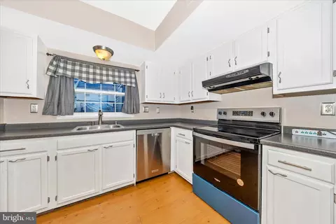 Kitchen - 5737 Sunset View Ln, Frederick, MD 21703 photo 3 of 6