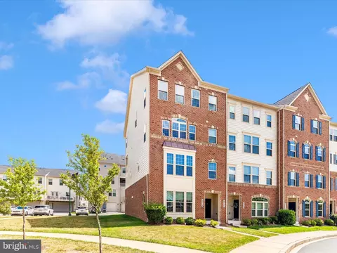 Exterior - 6020 Forum Sq, Frederick, MD 21703 photo 8 of 16